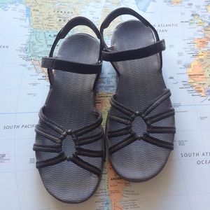 Teva Kayenta black sandals
